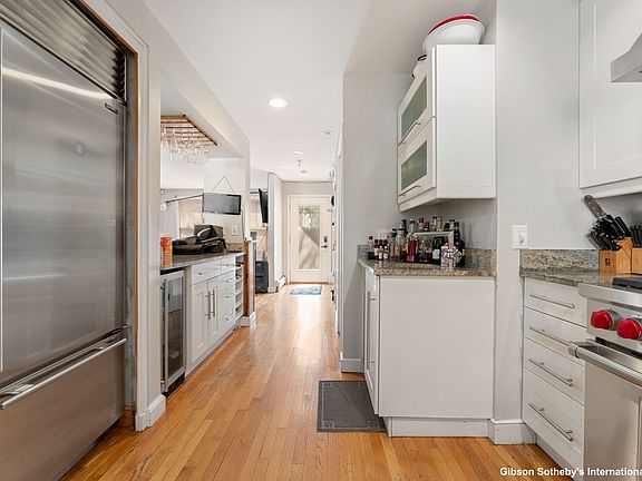 4th image of 304 W 3rd St