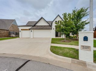 2405 Crystal Creek Dr, Yukon, OK 73099