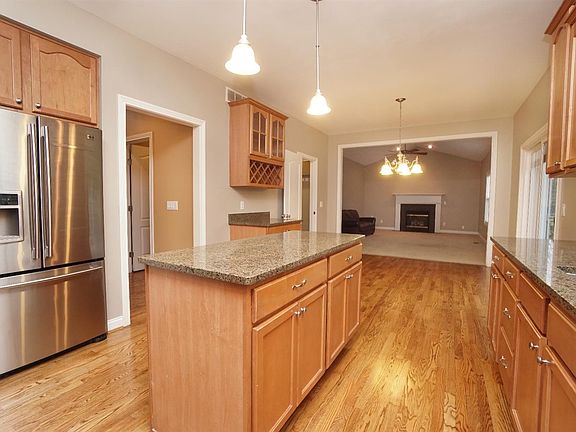5th image of 8124 Worcester Dr