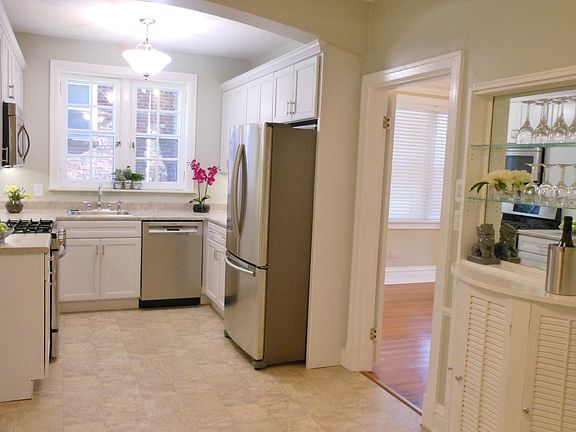 4th image of 7530 Parkdale Ave #1N