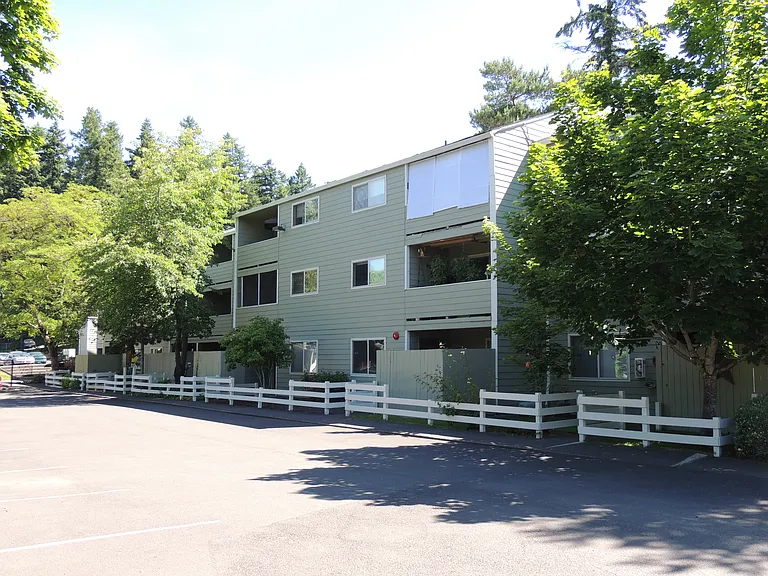 Metzger Park Apartments — Photo 10