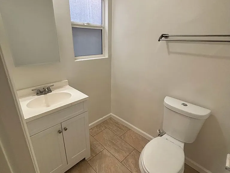 825 S 6th St — Photo 15