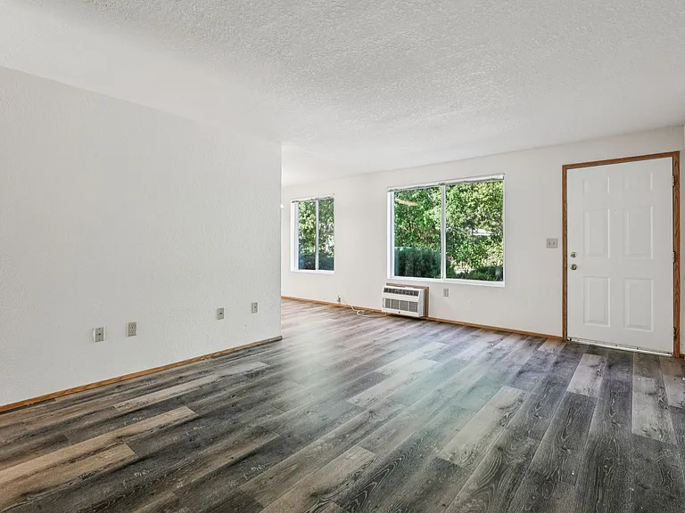 Madras Apartments — Photo 16