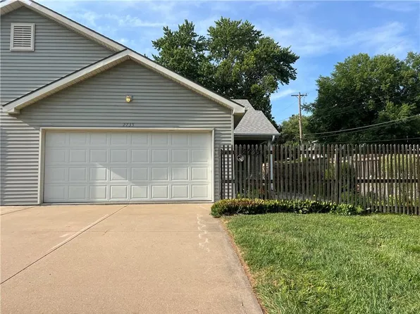 2735 Maurice Dr, Saint Joseph, MO 64503