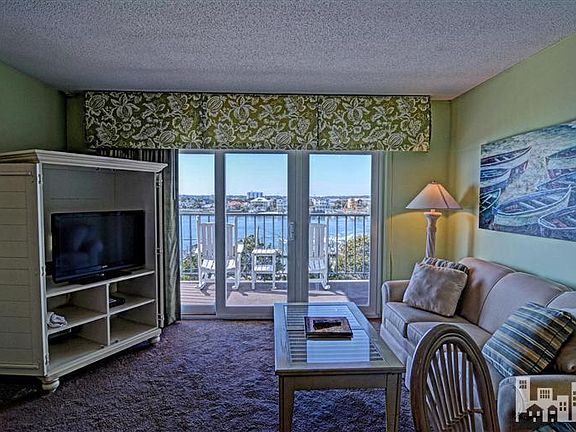 4th image of 104 S Lumina Avenue #404