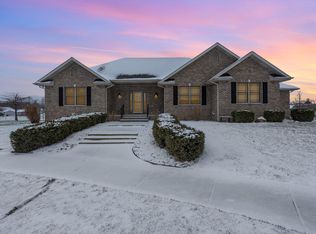 616 Leeward Ct, Ithaca, MI 48847