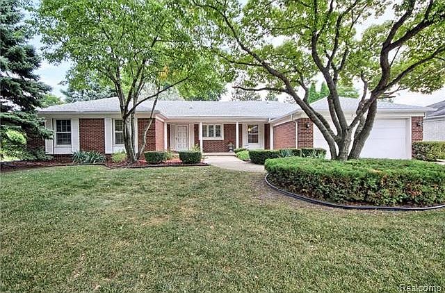 1st image of 28856 Lake Park Dr