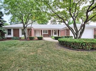 28856 Lake Park Dr, Farmington Hills, MI 48331
