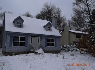 9436 Juniper Dr, Tobyhanna, PA 18466