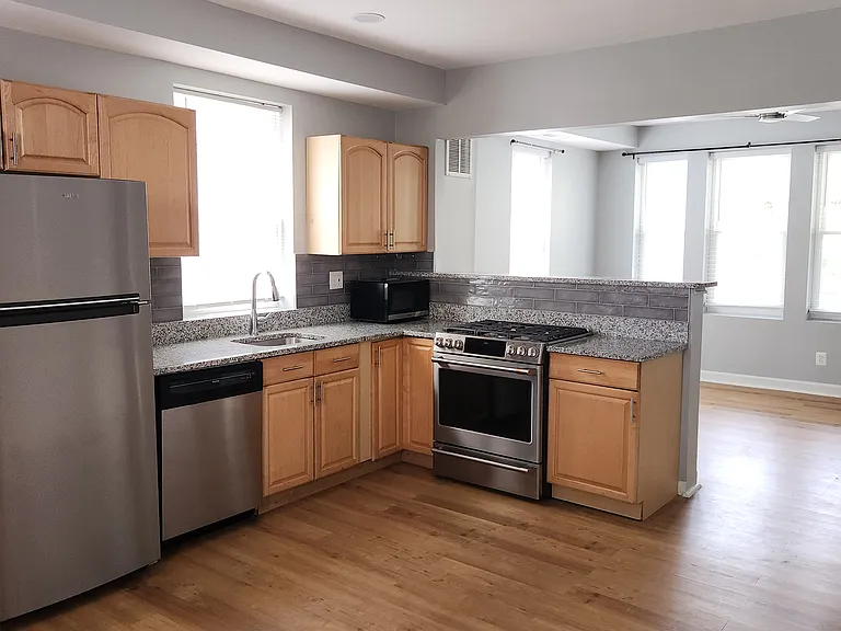 905 Kearny St NE — Photo 11