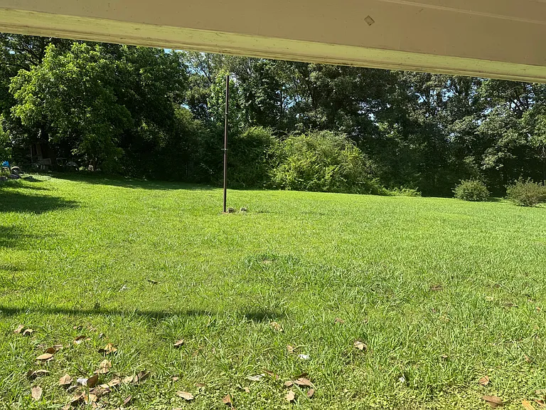 205 W Crestview Dr — Photo 3