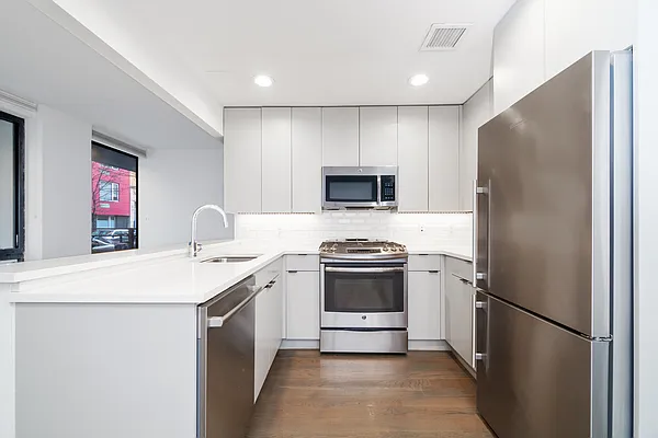 Rented by REAL New York | media 11