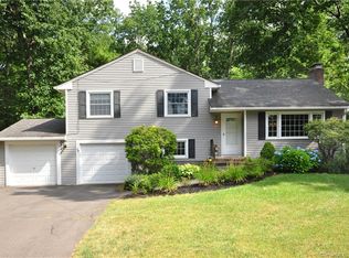 36 Deerfield Ln, Simsbury, CT 06070