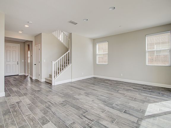 2nd image of 1321 Larkspur Dr