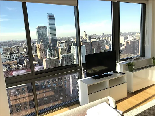 Rented by R New York | media 3