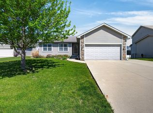 2411 Green Hills Dr, Norwalk, IA 50211