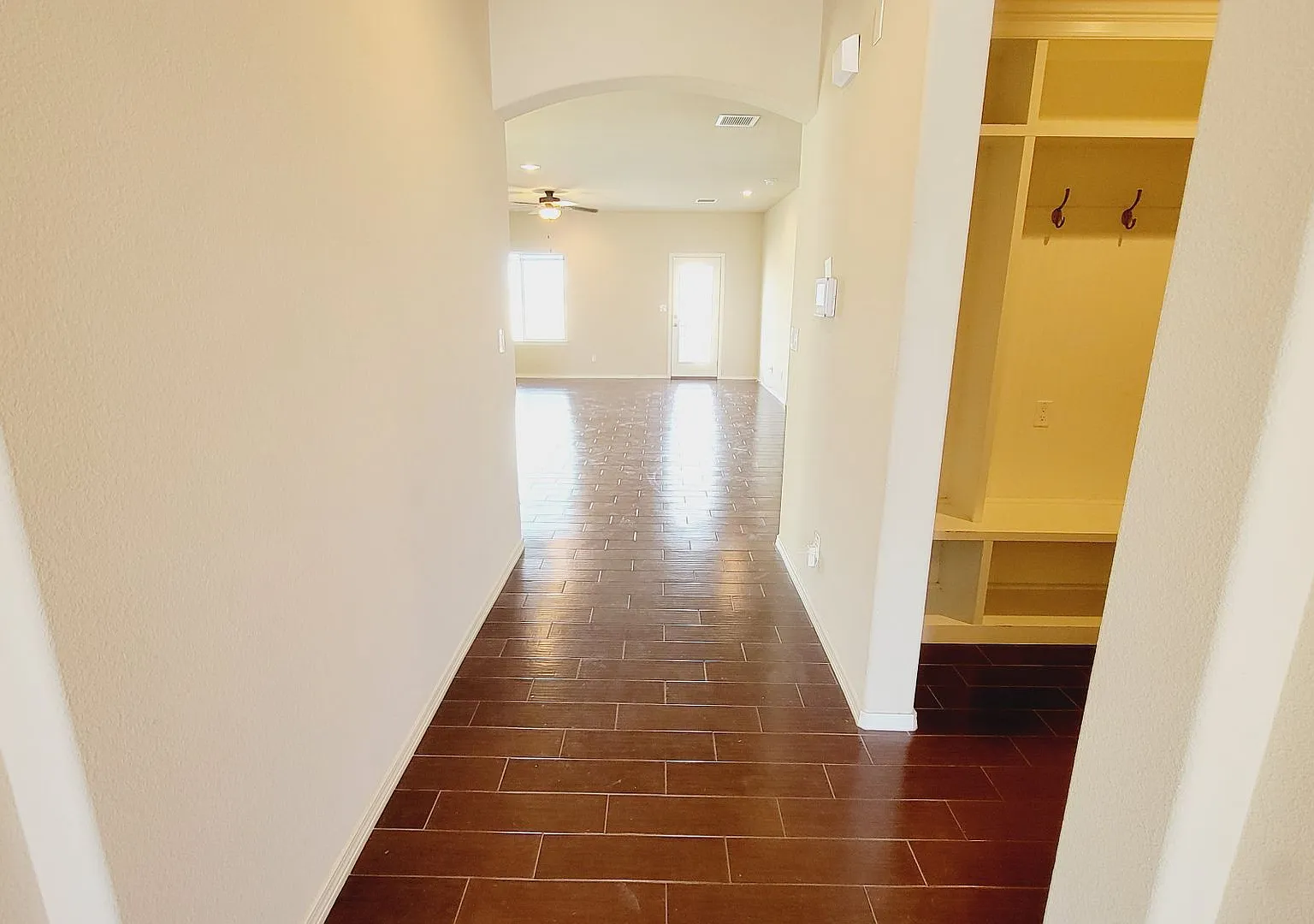 Stunning 3 bedroom, 2.5 bathroom in West El Paso! — Photo 4