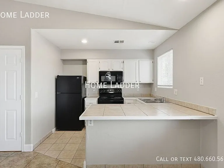 1724 W Carol Ave #A — Photo 6