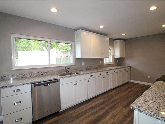 5th image of 341 Greenport Dr