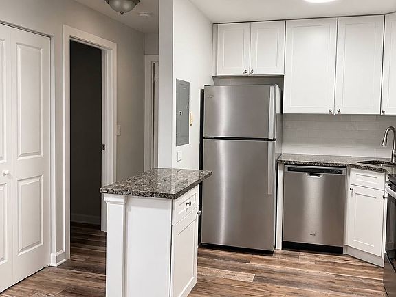 5th image of 403 Dorchester Ct APT 205