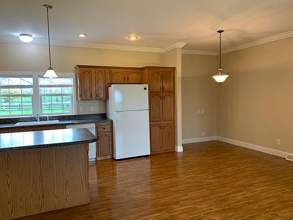 2nd image of 2878 Newtown Pike