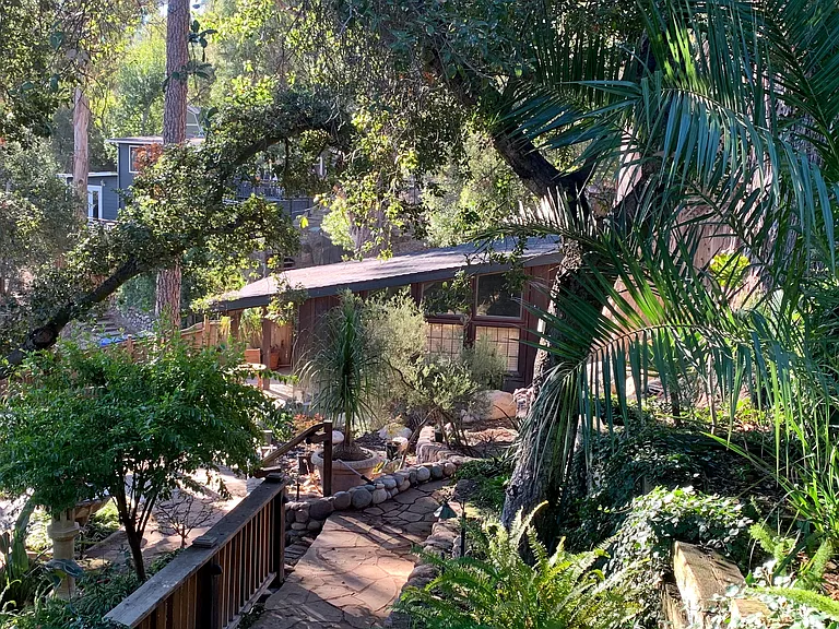 Valley View Dr — Photo 1