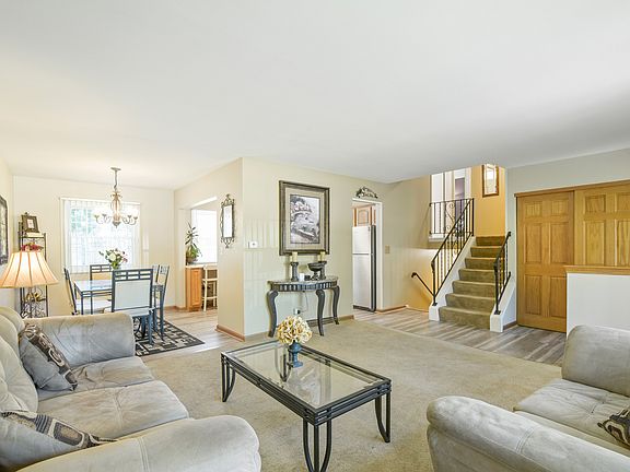 2nd image of 7820 Pebblebrook Cir