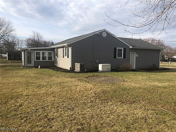 3rd image of 4796 Leone St