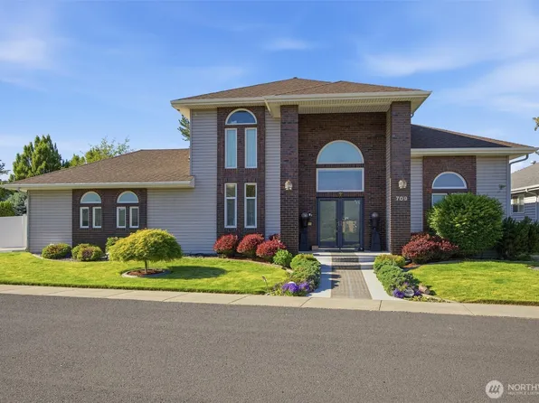 709 SE Songbird Lane, College Place, WA 99324