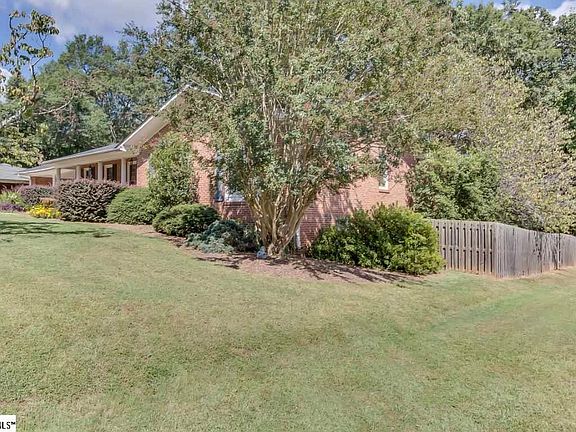 4th image of 209 River Dr