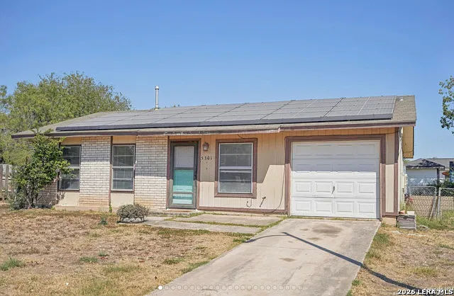 3 bed, 1.0 bath, 852 sqft, $1,100 — Photo 1