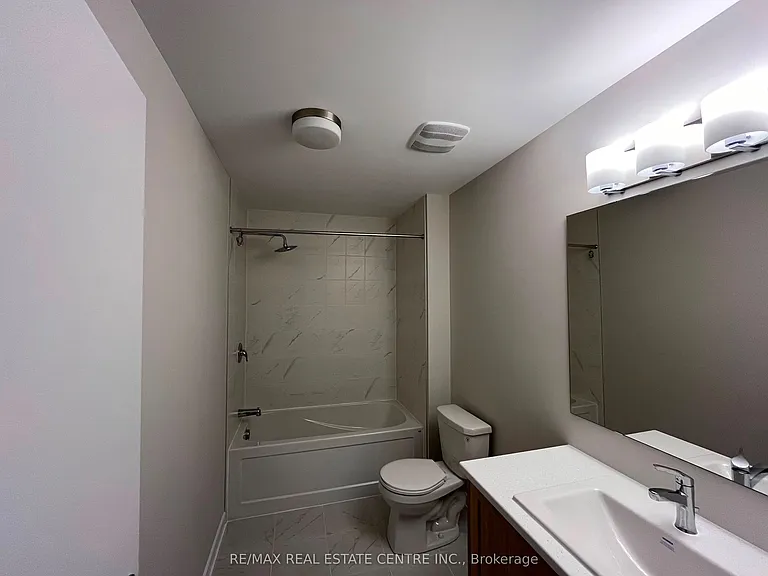540 Oldenburg Ave — Photo 6