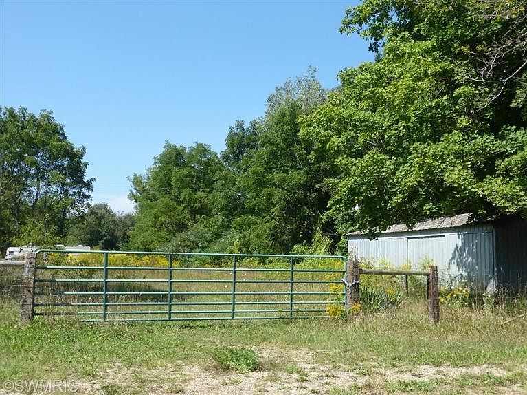 2nd image of 3541 Seventeen Mile Rd