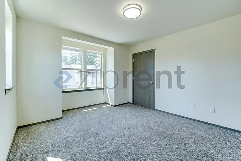 3655 Pine Rd NE — Photo 15