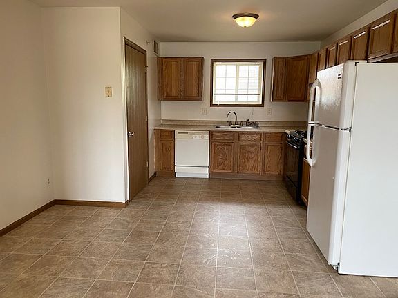 5th image of 3555-3555 Ash St #11