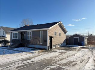 619 Saint Anne St, Bathurst, NB E2A 2N5