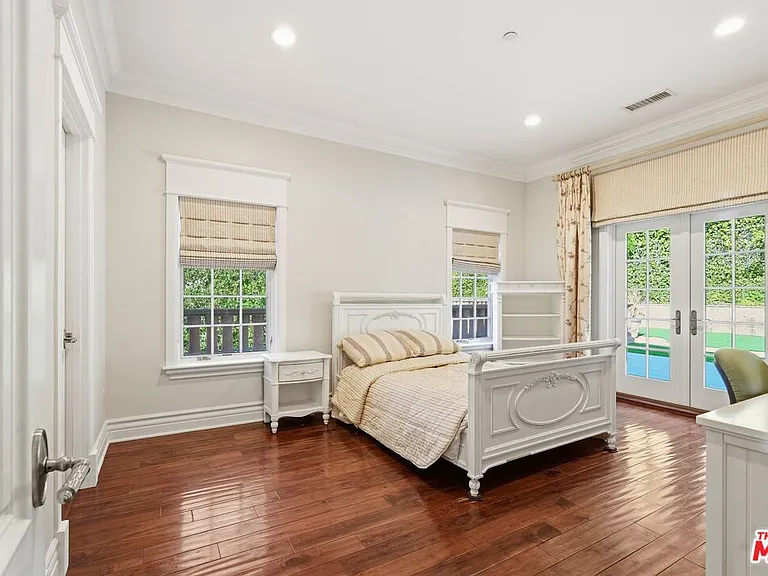 900 Chantilly Rd — Photo 27