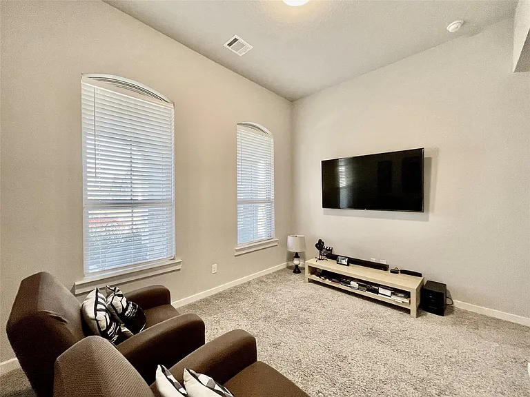 4334 Hemlock Grove Ln — Photo 7