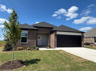 569 W Canada Dr, Farmington, AR 72730