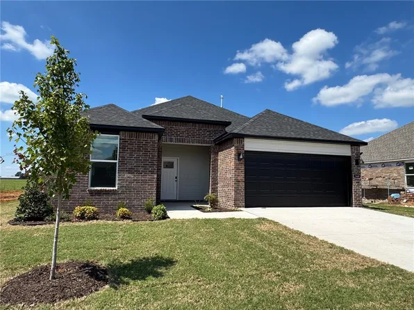 569 W Canada Dr, Farmington, AR 72730