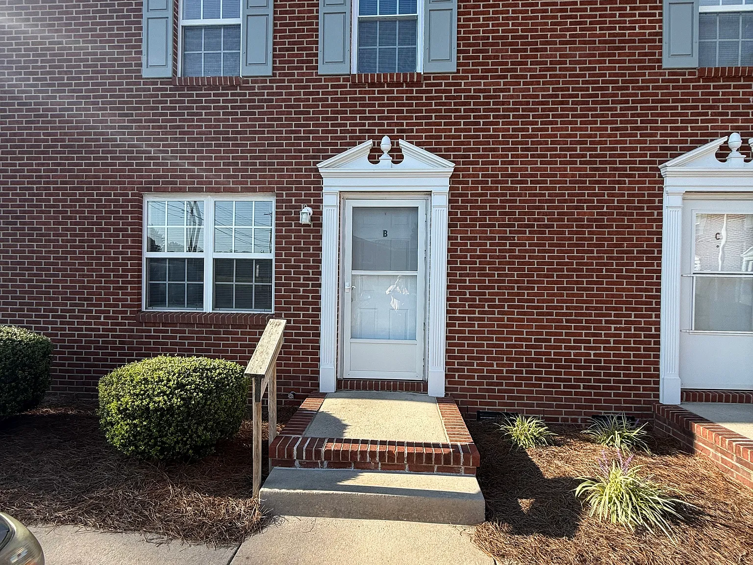 2 bed, 1.5 bath, 1008 sqft, $900 — Photo 1