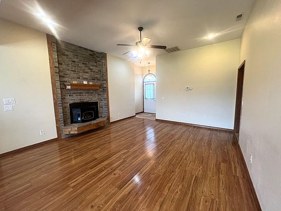 5th image of 652 S Locust Street