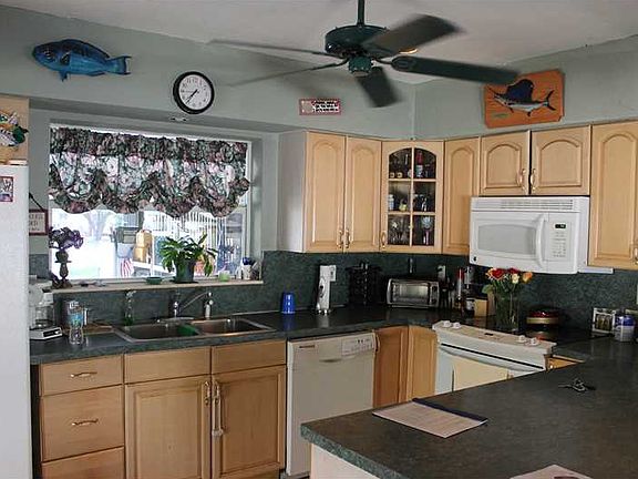3rd image of 733 SE 15th Ave