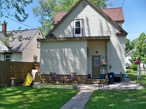 3rd image of 300 W 19th St