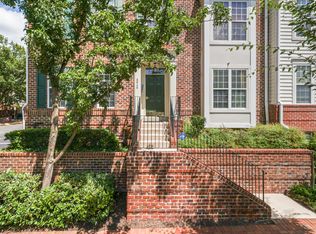 8846 Ashgrove House Ln, Vienna, VA 22182
