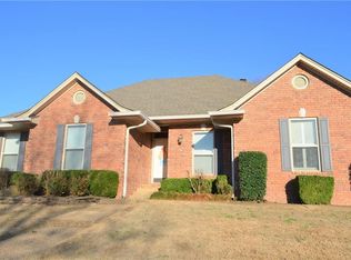 1804 Heritage Dr, Van Buren, AR 72956