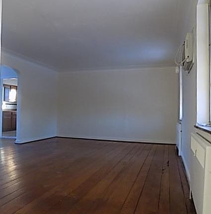 3rd image of 590 Rosemont Ave