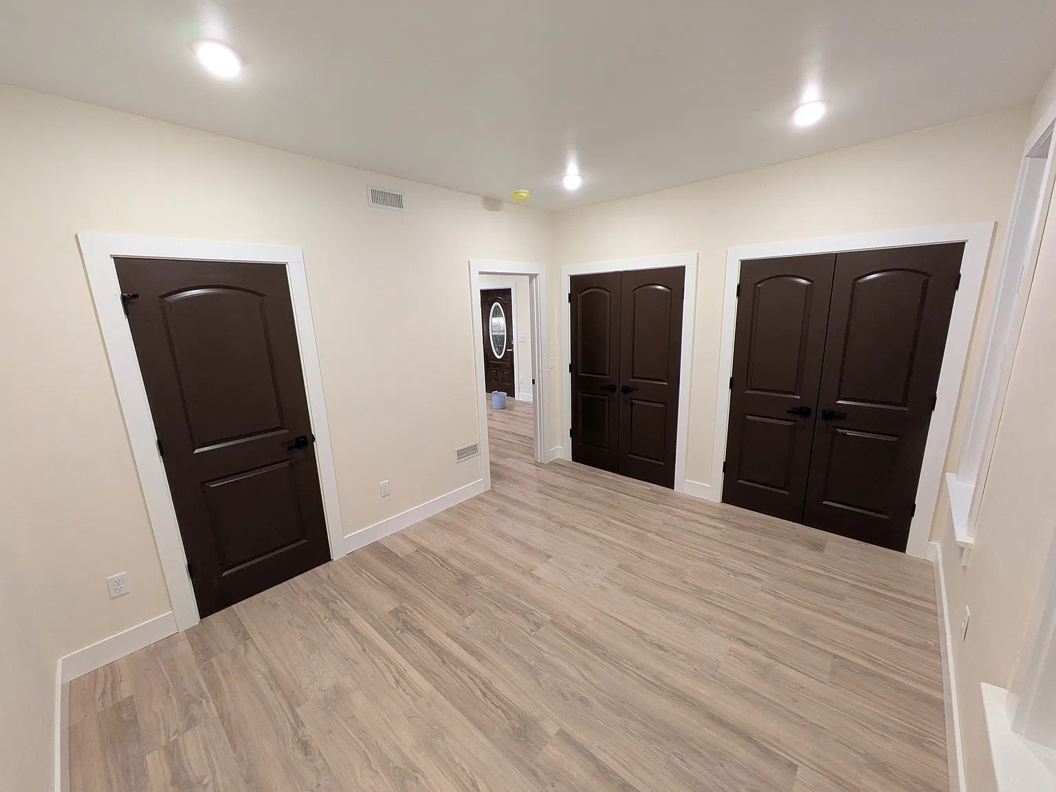 205 Klein St — Photo 4