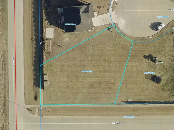 2104 McKay Ct, Knoxville, IA 50138
