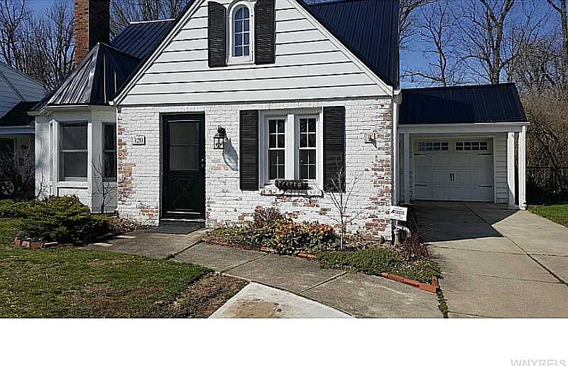2nd image of 320 Woodcrest Blvd